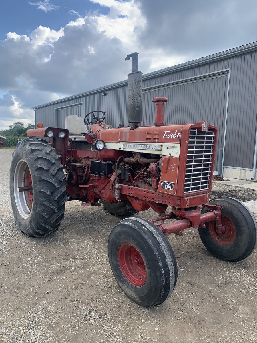 van_beets's tweet image. First time trying to restore a older tractor.  this is a 1256 international
