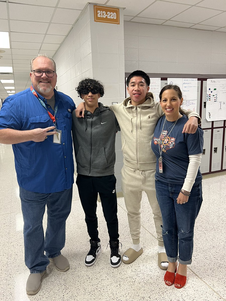 J_Bee6's tweet photo. KHS teachers are AWESOME! @KempnerHoops @KHS_Cougars @DrDJackson4 https://t.co/9n7F5BZfzw