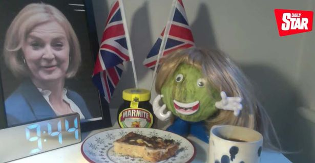 PopeNickPope's tweet photo. Lettuce - 1
United Kingdom - 0 https://t.co/itinqou0cz