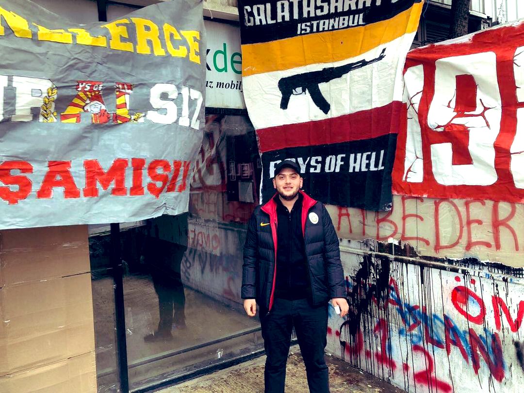 BEEHAASS! tweet media