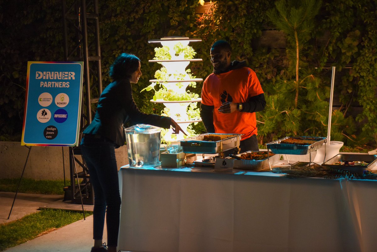 thoughtforfood_'s tweet photo. 🍚 NYC-based chefs from Ghana 🇬🇭 and Nigeria 🇳🇬 battled it out in our Jollof Face-Off. In the end our panel of celebrity judges selected spicy Ghanaian Jollof (Ewurakua) to win the the “tasty award” and Nigerian Jollof (@miriamskitchen) to win the “sustainable award”. https://t.co/Bsi0h36j47