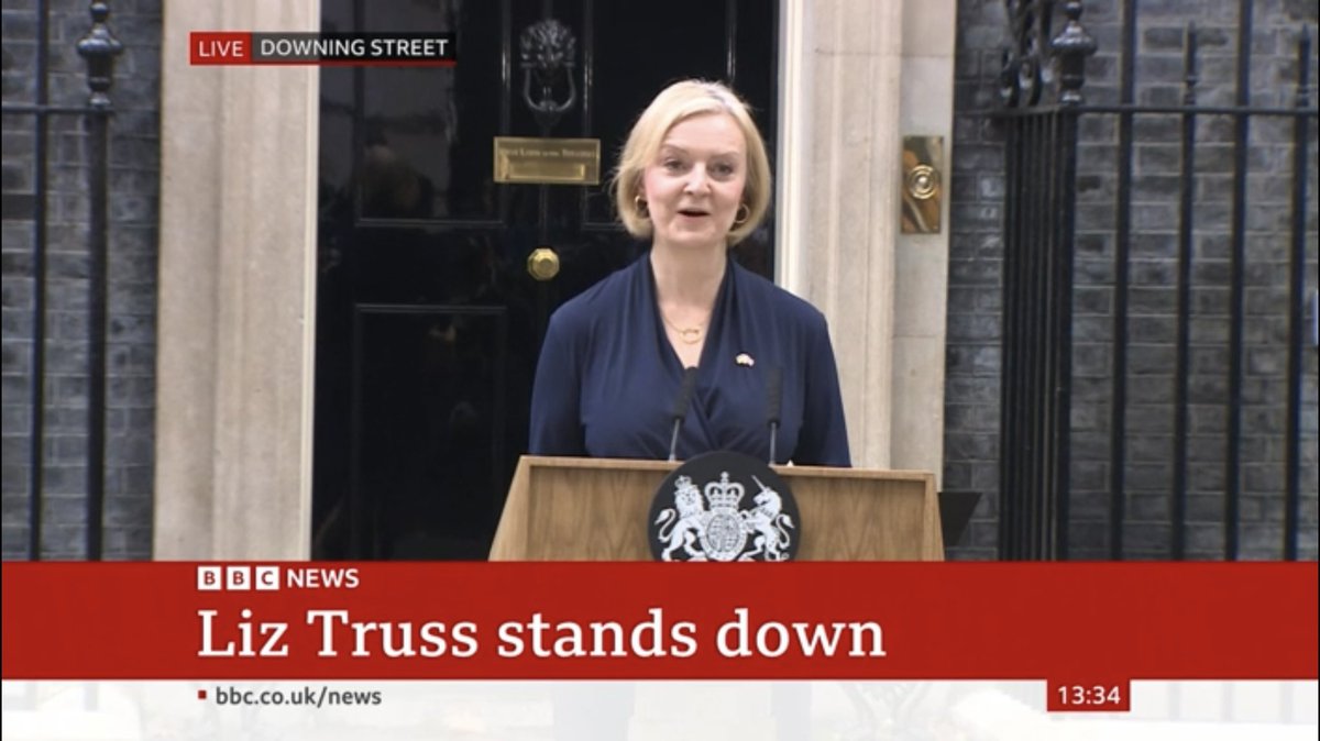 Bloody hell! Not even Davina could get people out of a house this quickly! #LizTrussPM #LiztrussResign #BREAKING