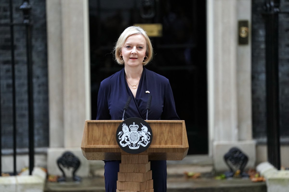 In a statement outside No 10 Liz Truss said: “I recognise… given the situation I cannot deliver the mandate on which I was elected by the Conservative Party.”

📸: <a href="/KirstyOConnor_/">Kirsty O'Connor</a>