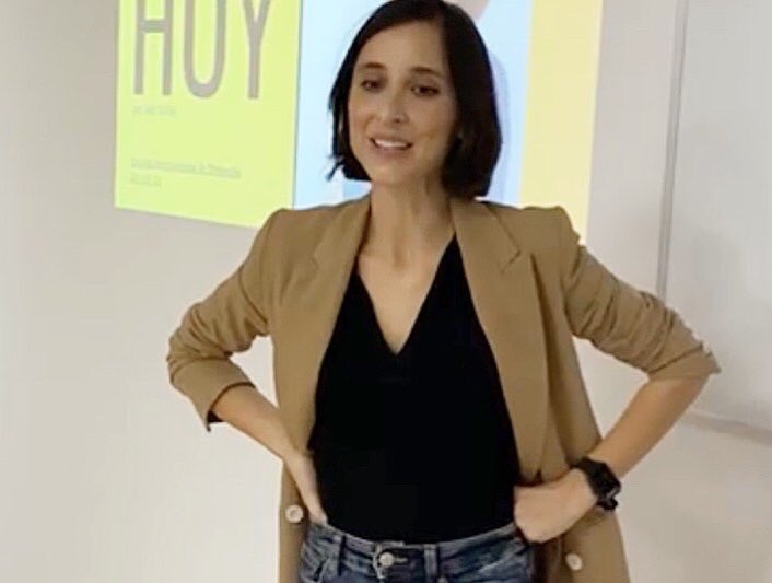 JuliaVarela__'s tweet photo. Mucho que aprender del público #centenial Que radio y tv tradicionales se acerquen a ellos es todo un reto, cuando su principal canal de información es #tiktok y #twitter Al igual que darles herramientas para identificar #fakenews Gracias por la invitación, @GrupoEIP @mmarsj https://t.co/lgZi6mZrMU