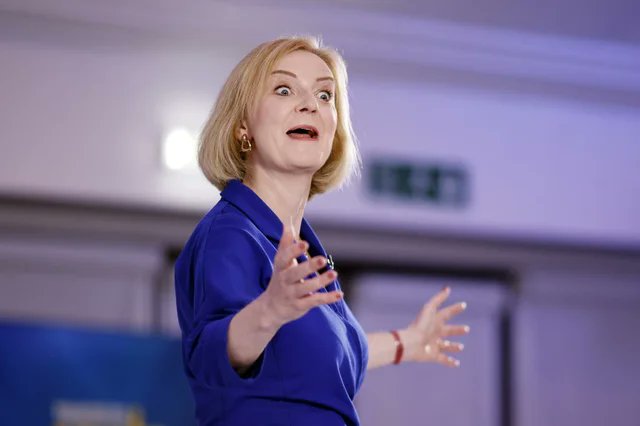 LPL_Airport's tweet photo. Need a quick exit, @trussliz? 

With security queues under 15 minutes, you can make your speedy getaway from Liverpool John Lennon Airport. 🧳🌬️ https://t.co/ymdxelAhoJ