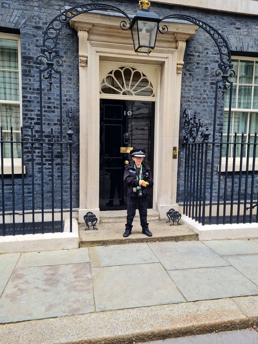 Thinking maybe I should put my name in the hat for PM, everyone else seems to have a go at the job 😂😂