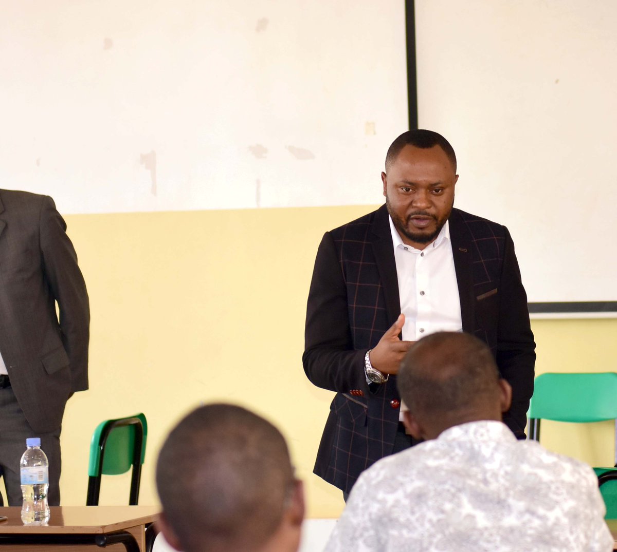 Uni_Rwanda's tweet photo. Lack of stakeholders &amp; beneficiaries engagement at initial stage is one of the root causes for innovation projects to fail- DVC SPA Dr @Rayndikumana today told students &amp; staff who are implementing over 30 innovative projects that are funded under @URswedenprogram collaboration https://t.co/zMBXFQaMjj