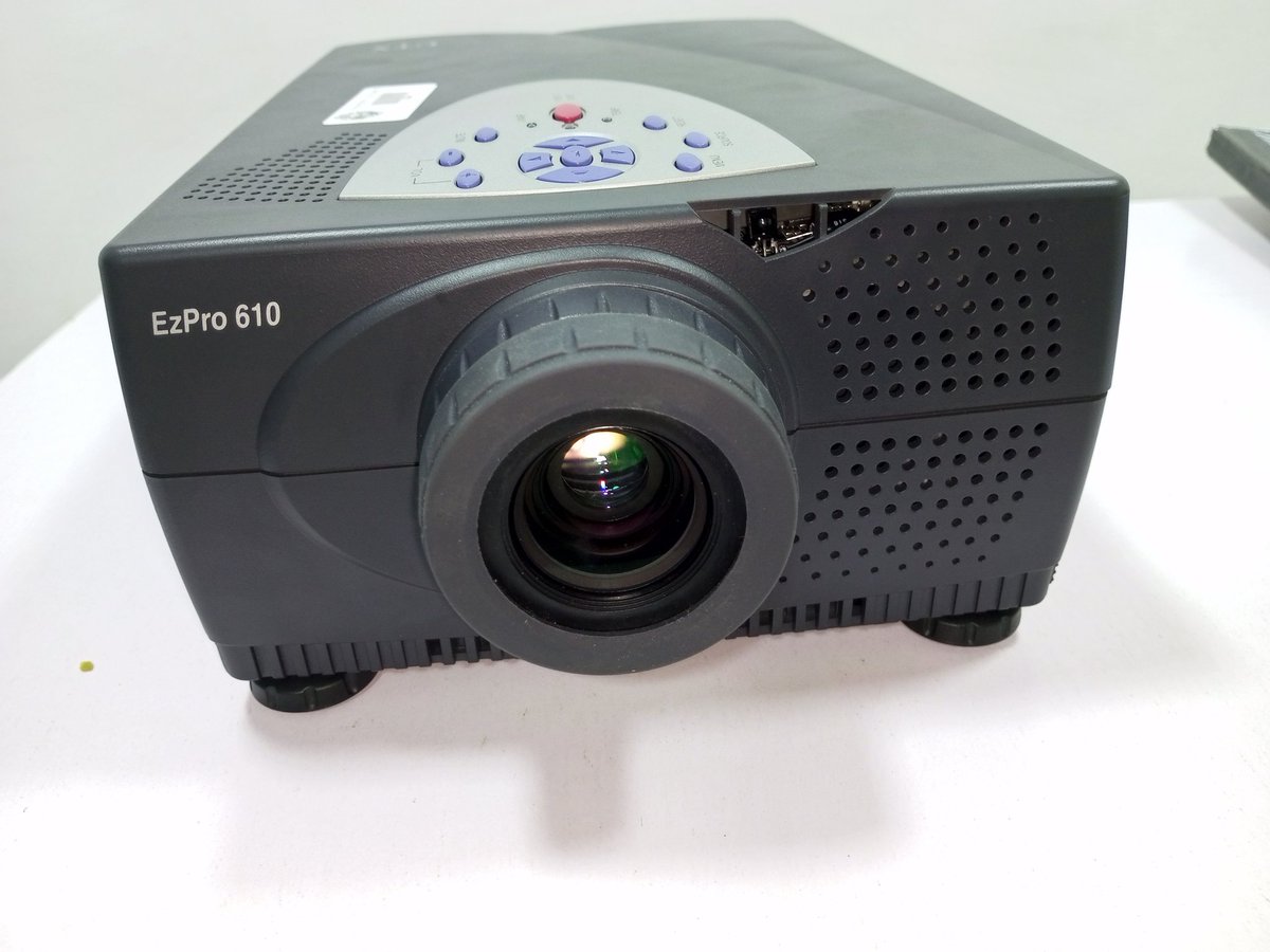 BestProjectplug's tweet image. This lamp based projector is capable of displaying 600 Lumens at its brightest setting with a native resolution of 800×600.Call/WhatsApp ☎️ 07041816875 or visit our office physically at 5 Akinremi street Anifowoshe Computer village Ikeja Lagos.