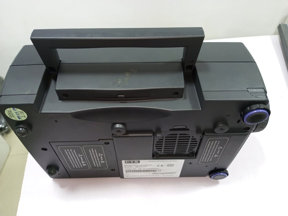 BestProjectplug's tweet image. This lamp based projector is capable of displaying 600 Lumens at its brightest setting with a native resolution of 800×600.Call/WhatsApp ☎️ 07041816875 or visit our office physically at 5 Akinremi street Anifowoshe Computer village Ikeja Lagos.