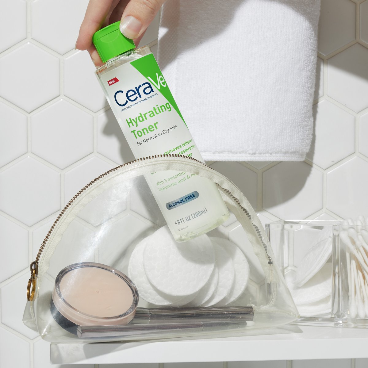 Keep your skin cleansed, nourished & refreshed with Hydrating Toner 💦 1️⃣ Saturate a cotton pad 2️⃣ Gently wipe the pad over your skin until completely free of residue Use Hydrating Toner in the ☀️ & 🌙 to help moisturize & maintain the skin barrier! #CeraVe #DevelopedWithDerms