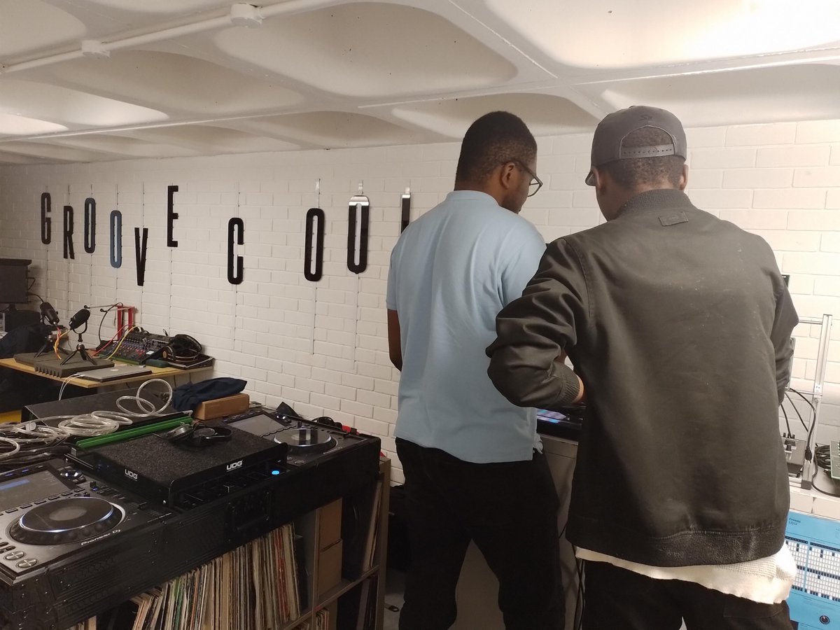 londonmusicfund's tweet photo. It was great to visit @GrooveSchoolUK last night and see the Young Styles project in action - amazing work from these participants, making variations with guidance from Richie🎛️🎚️🎹 we are so pleased to be supporting this project through #AmplifyLDN https://t.co/ZhHvrKuIrr
