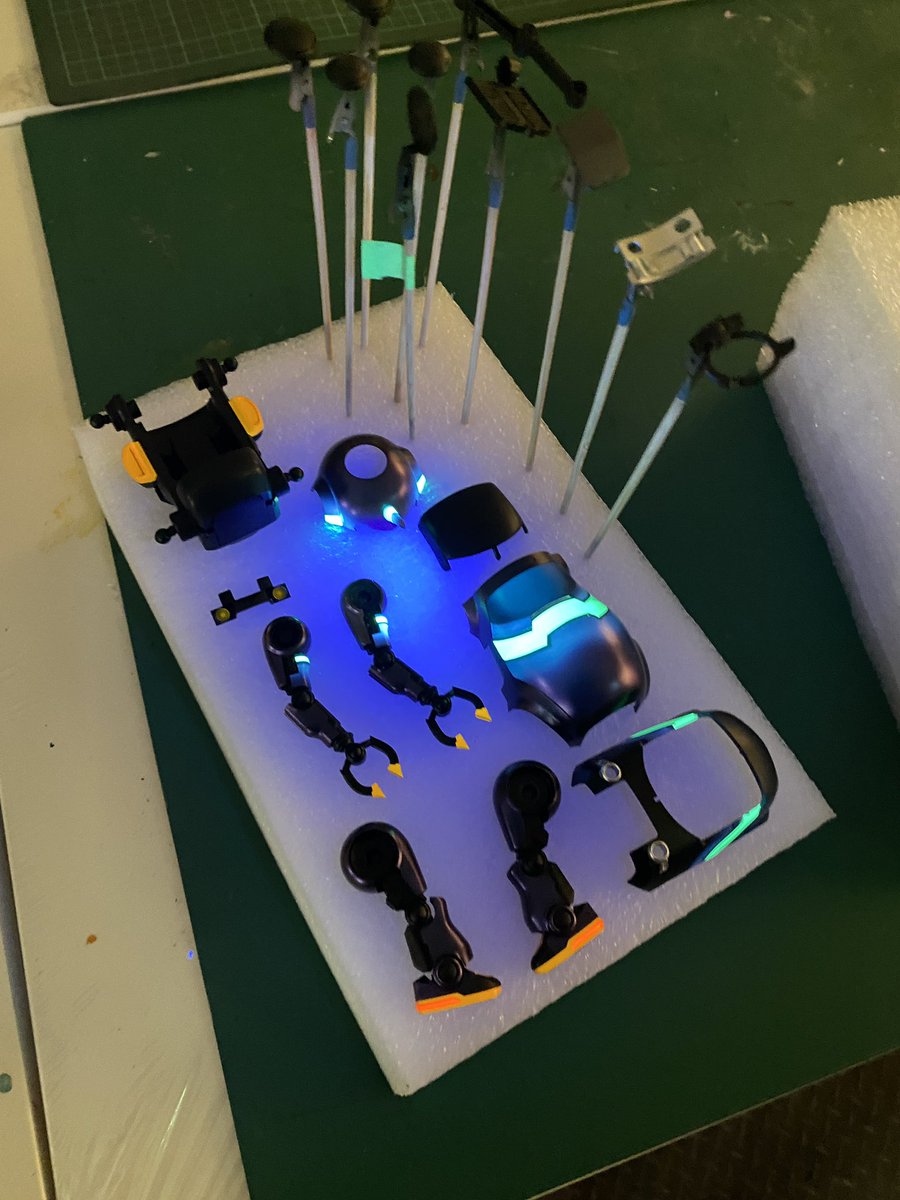 Danny2fish's tweet photo. Mechatrowego x EVA，初號機夜戰版紀錄3，採原樣刻線，UV燈照蓄光漆可延長螢光時間

#MechatroWeGo #wego #hasegawa #plasticmodel #chubu #メカトロウィーゴ #evangelion #eva #plamo #plamodel #新世紀エヴァンゲリオン #エヴァンゲリオン #新世紀福音戰士 #初號機 #初号機 https://t.co/PRtydxqvPO