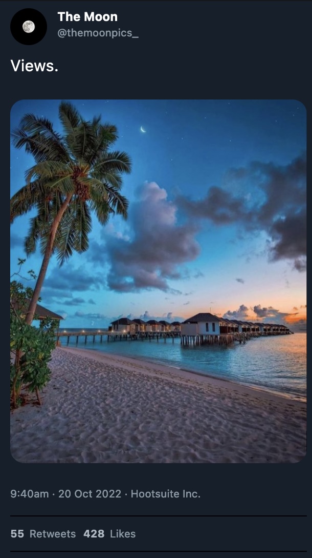 I like how in this one the crescent moon is REALLY high up at sunset, with the lit side facing *away* from the sun. 

#themoonpics_ x.com/themoonpics_/s…