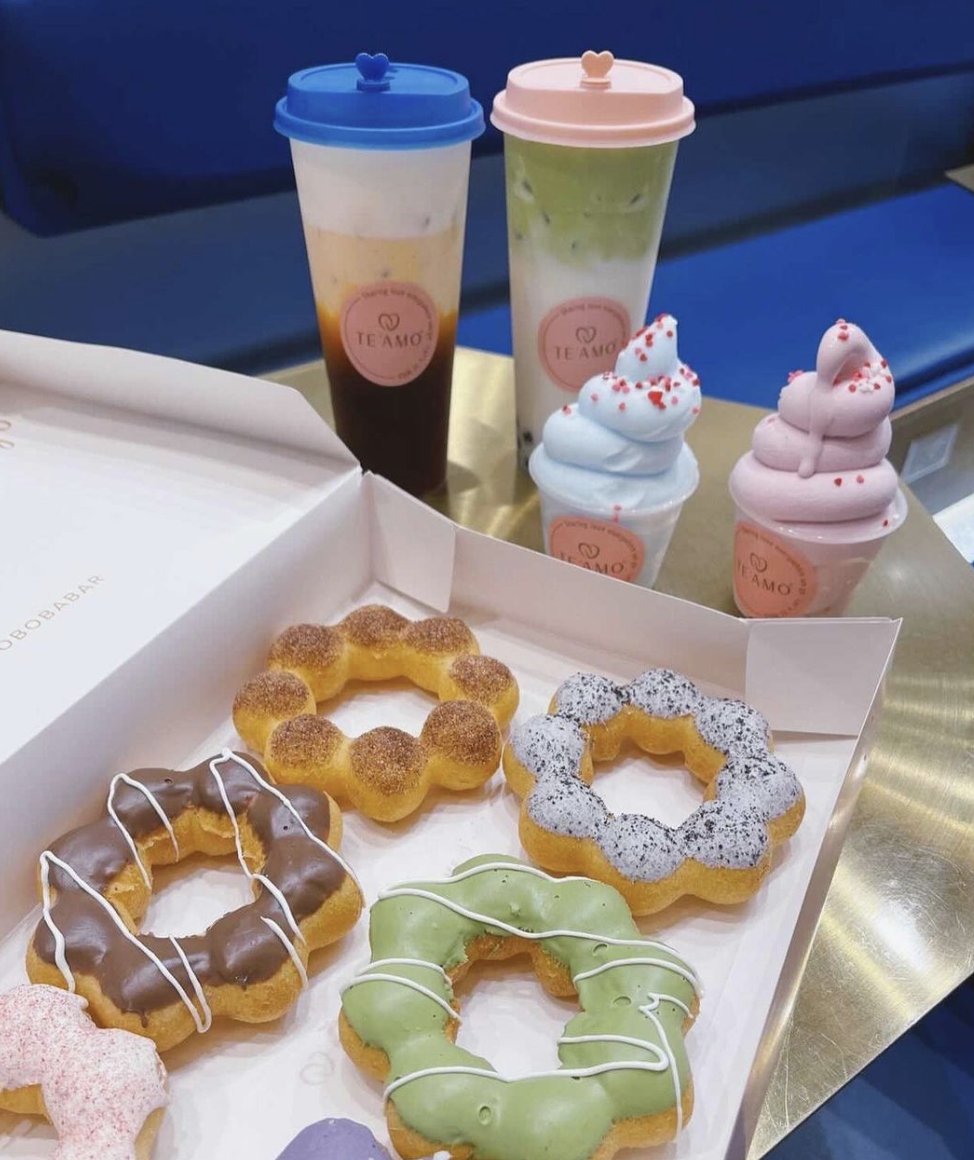 Stop by for a sweet midday "pick me up" at our local TE’AMO Boba Bar!

📸: <a href="/tina/">Tina Swain</a>.elle 📍: <a href="/teamobobabar/">Te'amo Boba Bar</a>
#TEAMOBobaBar #ChicagoFoodie #ChicagoFood #ChicagoEats #Boba