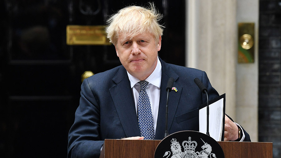 AdamClery's tweet image. 4 tory prime ministers resigning in disgrace in SIX YEARS?!? Get these absolute freaks out man!!