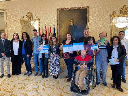 ciudadsaberes's tweet photo. Profesores de los centros Entrecaminos, Filiberto Villalobos y Jesuitinas ganan el VII Certamen «#Compartoblog» convocado por el Ayuntamiento de Salamanca 
https://t.co/U1cmDgp1F3 https://t.co/zhe26hafW7