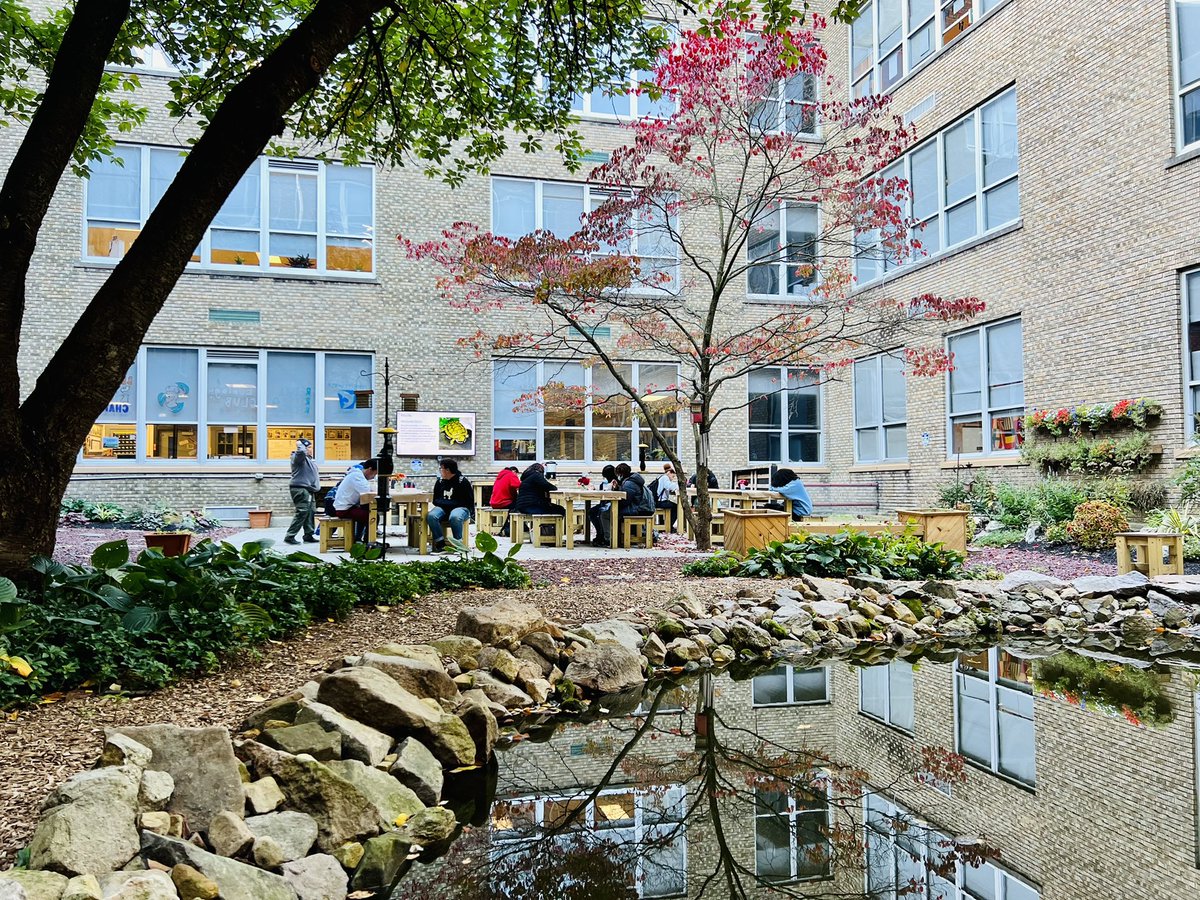 LisaComlyLMS's tweet photo. I’m having an incredible day of collaborating with our @RDGschools science and art departments in our science courtyard! #rsdproud #totalexperiencelearning @AlbrightSRI #creatorsnotconsumers #librariestransform #breakingboundaries https://t.co/DCMFlpMCdj