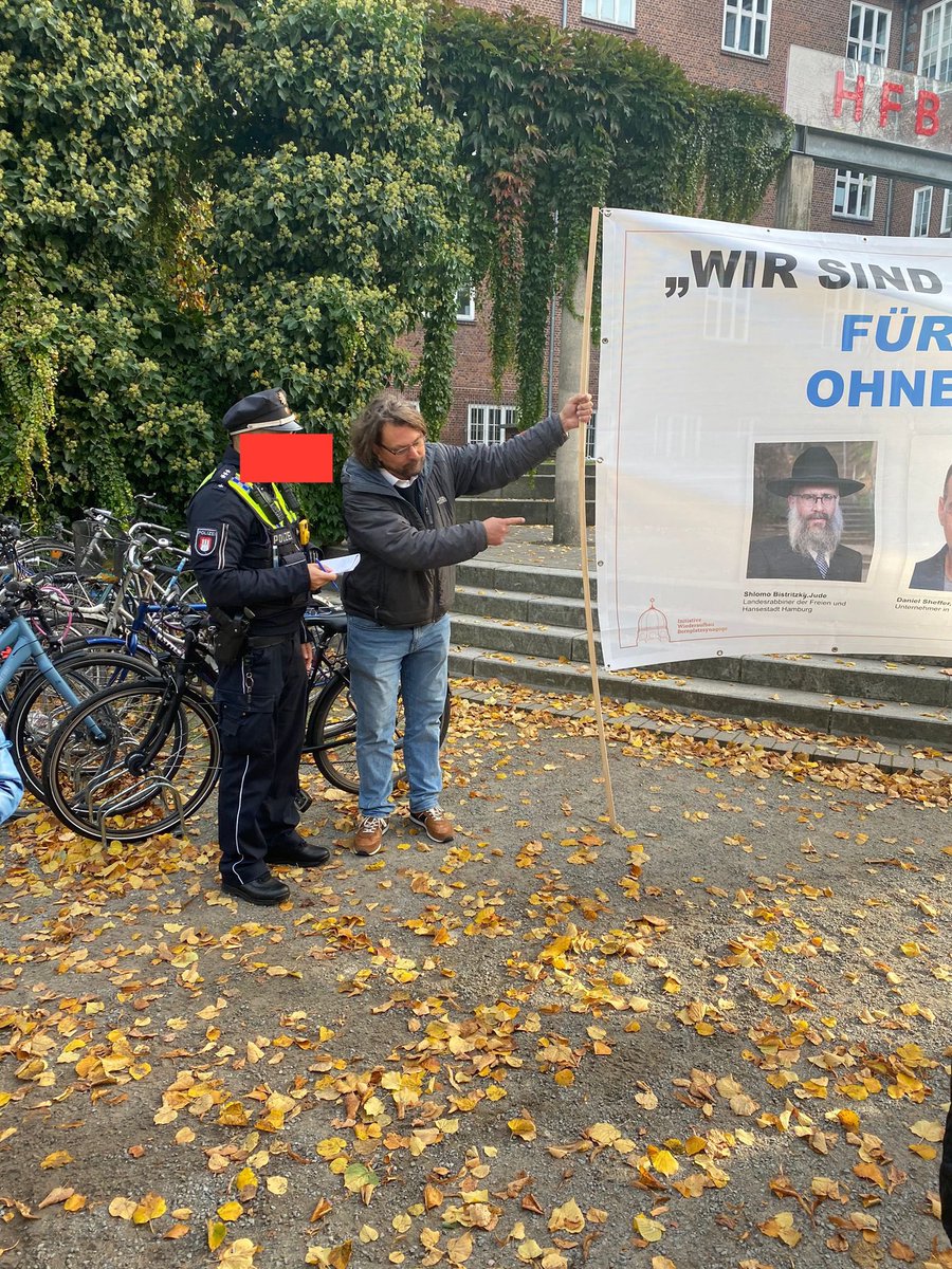 BornplatzHH's tweet photo. Anzeige. Ein Ergebnis unseres Protestes: Wir Jüdinnen und Juden, die sich gegen Antisemitismus einsetzen, werden polizeilich bestraft. Aber Mitglieder der indonesischen Ruangrupa werden für das Zeigen von Juden als Schweine mit Steuergeld und Gastprofessur #hfbk belohnt. https://t.co/QL45FdLRYm