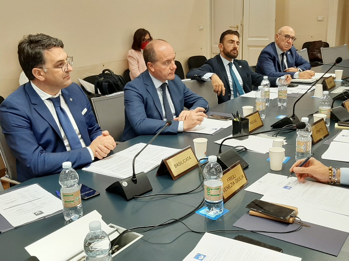 Consigli_Reg's tweet photo. 👥 Si è tenuta oggi l’Assemblea Plenaria della Conferenza dei Presidenti aperta alla partecipazione del Coordinamento delle Commissioni e degli Osservatori regionali sul contrasto della criminalità organizzata e la promozione della #legalità ⬇️ https://t.co/xQq51fFEOF
