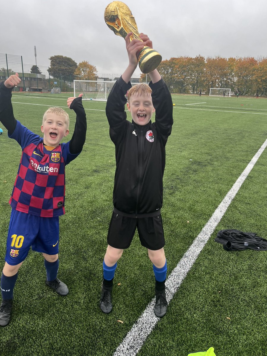 JohnnyBrown90's tweet photo. Day 4 of the World Cup Camp. Todays lightning World Cup winner was Fraser of our 2012’s ⚡️We had another draw in our final match although it was decided by a penalty shootout. Taking home the trophy today was Oliver + Matthew for their attitude and respect 🌹 well done guys 👏🏻🌹 https://t.co/zdfw5GeMCo