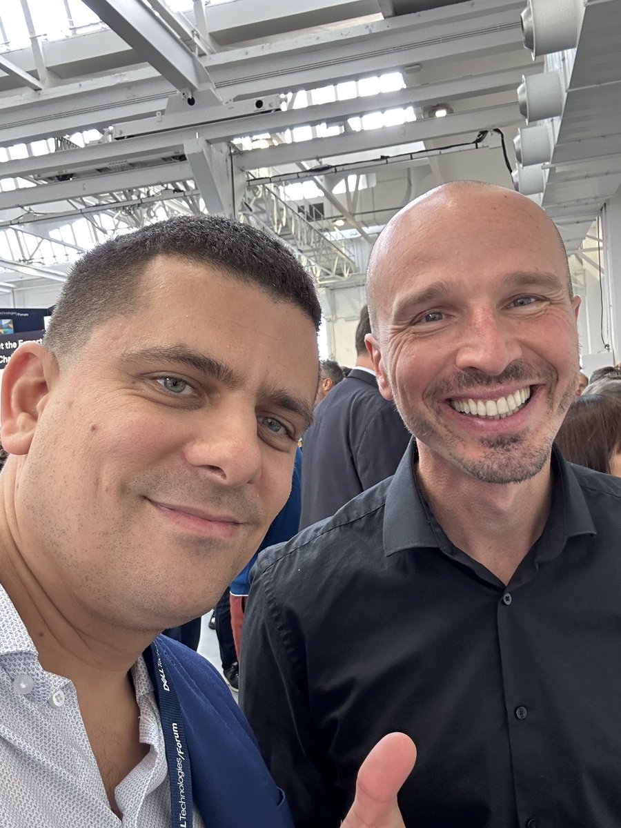 lgentilini's tweet photo. Con il grande @montemagno al Forum @DellTechItaly è sempre interessante incontrare appassionati di tecnologia ✌🏼 https://t.co/PUAo9WIXfd