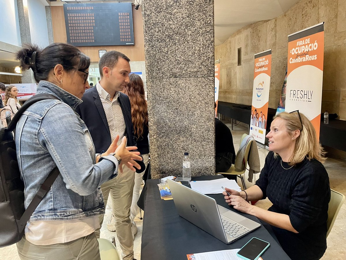 👏Avui a la #FiraOcupació2022 de #CambraReus. Més de 1000 joves participen en la fira per cercar feina, millorar els seus CV i descobrir noves #oportunitatslaborals.

Molta bona jornada i molta sort a tots els joves!!