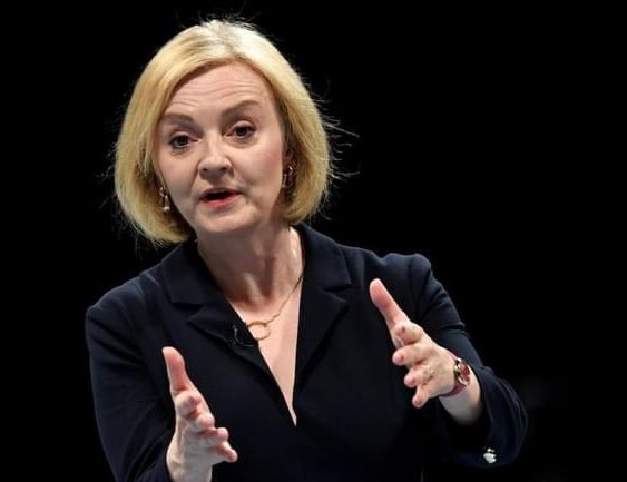kert6's tweet photo. BREAKING: UK Prime Minister Liz Truss resigns after 44 days in office amid loss of trust by members of Conservative Party; she had succeeded Boris Johnson. https://t.co/FqwbmxoE1U