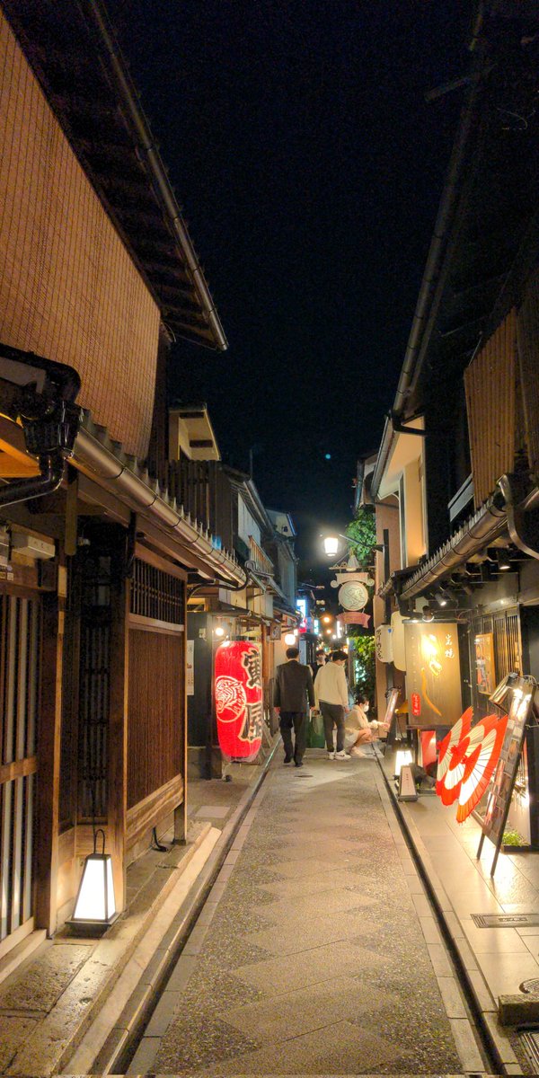 Haoaah2012's tweet photo. It was a pleasure to visit the beautiful and historical city of Kyoto in Japan with @Farah_Salim_, @DanLane64510438 and @SianJenkins21 and represent @uniofleicester at @ish2022. https://t.co/JgqVI8KZkB