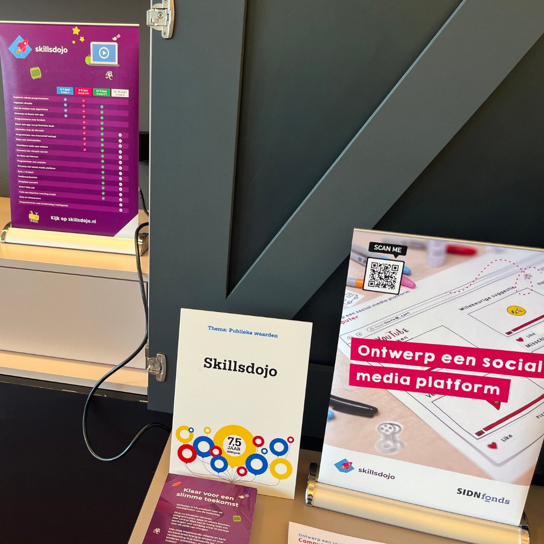Gisteren op 19 oktober werd het jubileum gevierd van <a href="/SIDNfonds/">SIDN fonds</a>. Als trotse partner was Skillsdojo aanwezig op dit event en gaf Jeroen een presentatie over wie wij zijn en waarom de integratie van digitale vaardigheden in het basisonderwijs zo belangrijk is 🚀