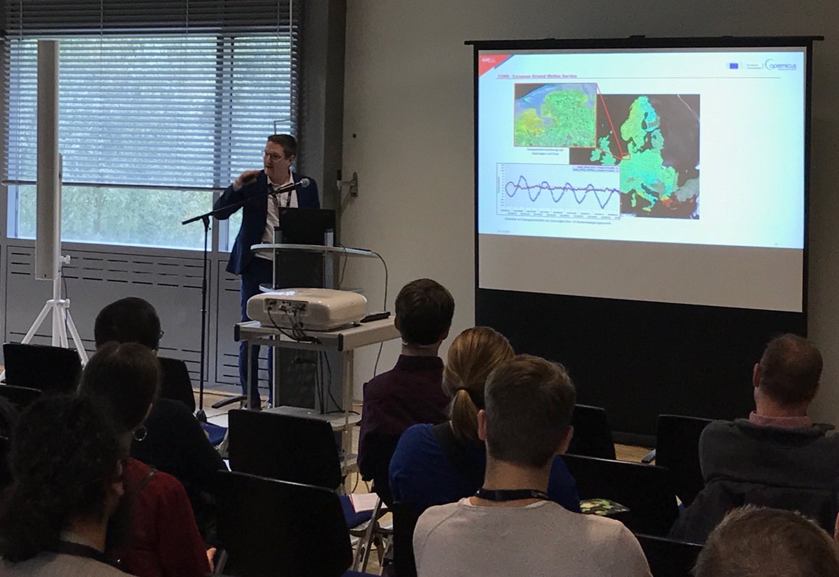 GAF_Munich's tweet photo. Great session: #EnvironmentalMonitoring, #Climate & #RemoteSensing with interesting presentations here at #INTERGEO22 . Aside from presenting (pic.) the #EU #GroundMotion Service #EGMS, we had the opportunity to get insight into new topics showing: #EO is more crucial than ever! https://t.co/2BYo9lT9cW
