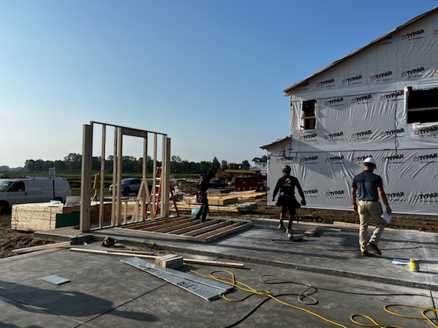 BldrFirstSource's tweet photo. First READY-FRAME® pack on site in #Indianapolis! 👊
The exterior walls were up in less than 2 hours. 💪
Have questions about #READYFRAME? Learn how it brings #manufacturing efficiencies straight to the #jobsite ➡️ https://t.co/ghQnpGlof0 https://t.co/U9FjM6EQ5s