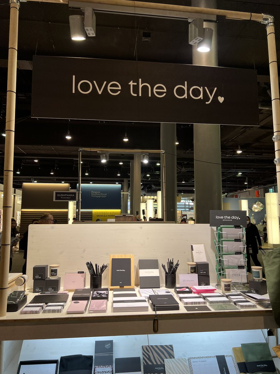 luisamarieraze1's tweet photo. We took our German IB Lit students to visit the #FrankfurterBuchmesse today and experienced a world of literature - it was pretty amazing! 📚📖🔖 @FIS_School https://t.co/BMLz6Ajrbq