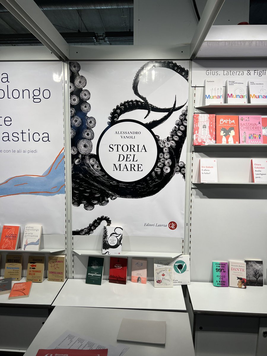 luisamarieraze1's tweet photo. We took our German IB Lit students to visit the #FrankfurterBuchmesse today and experienced a world of literature - it was pretty amazing! 📚📖🔖 @FIS_School https://t.co/BMLz6Ajrbq