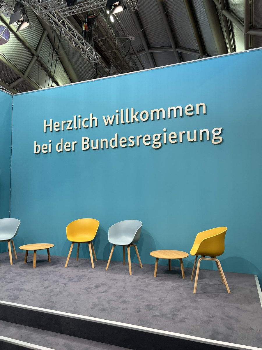 luisamarieraze1's tweet photo. We took our German IB Lit students to visit the #FrankfurterBuchmesse today and experienced a world of literature - it was pretty amazing! 📚📖🔖 @FIS_School https://t.co/BMLz6Ajrbq