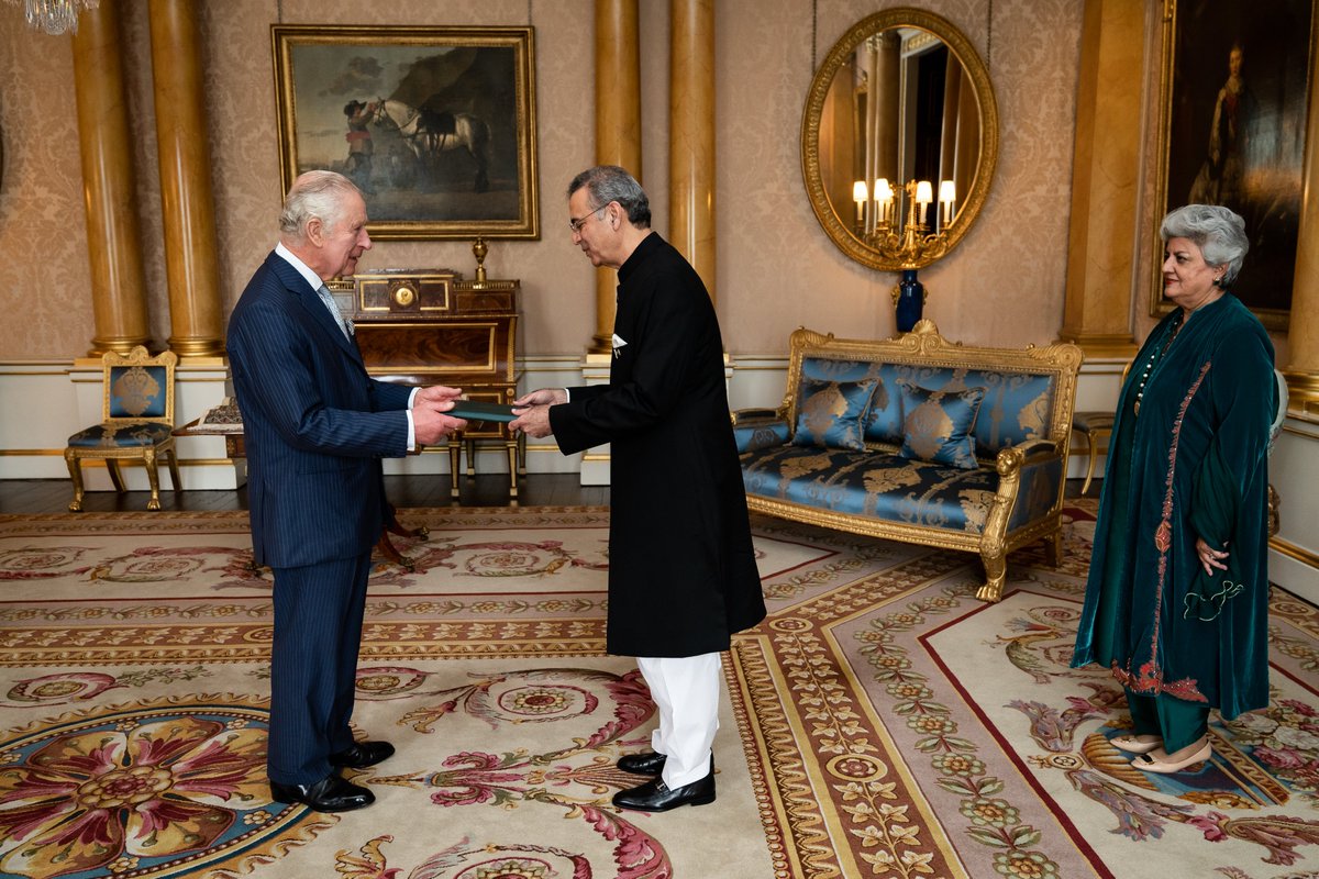The High Commissioner from the Islamic Republic of Pakistan, HE Mr. Moazzam Ahmad Khan was also received by His Majesty today. 

The Ambassador or High Commissioner will often bring members of their family to this special occasion.

🔗royal.uk/audiences