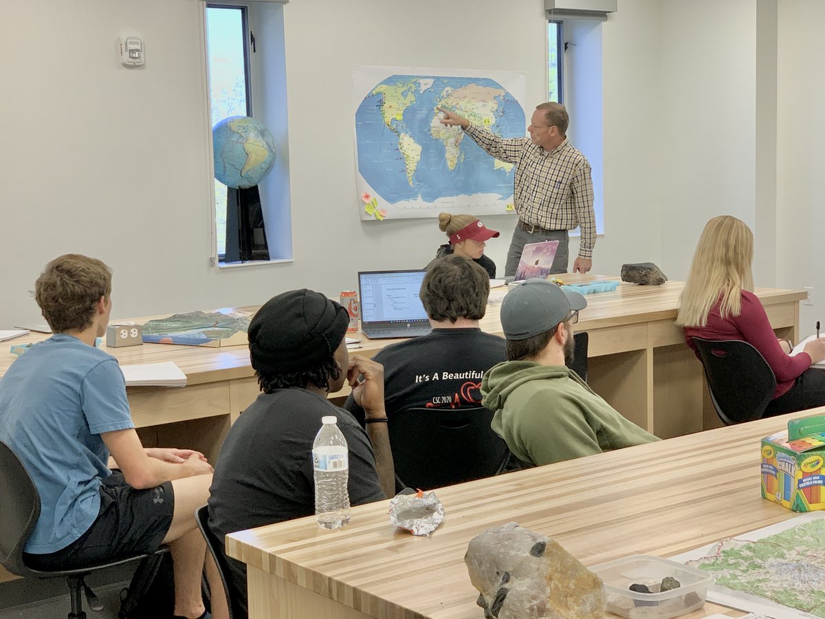 chadronstate's tweet photo. Dr. Mike Leite and students in the Math Science COIL. #WeAreCSC #ChadronStateCollege #scienceandmath #STEM #geoscience https://t.co/PH2UFRtfVk