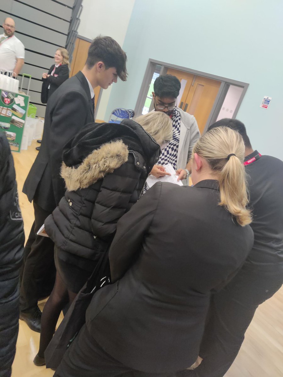 Are you wondering what your post 16 options are? Me and @ArvinWA_UoD are @bolsover_school to talk about what education pathways you can take to higher education.

#WideningAccessDerby #DerbyOutreach