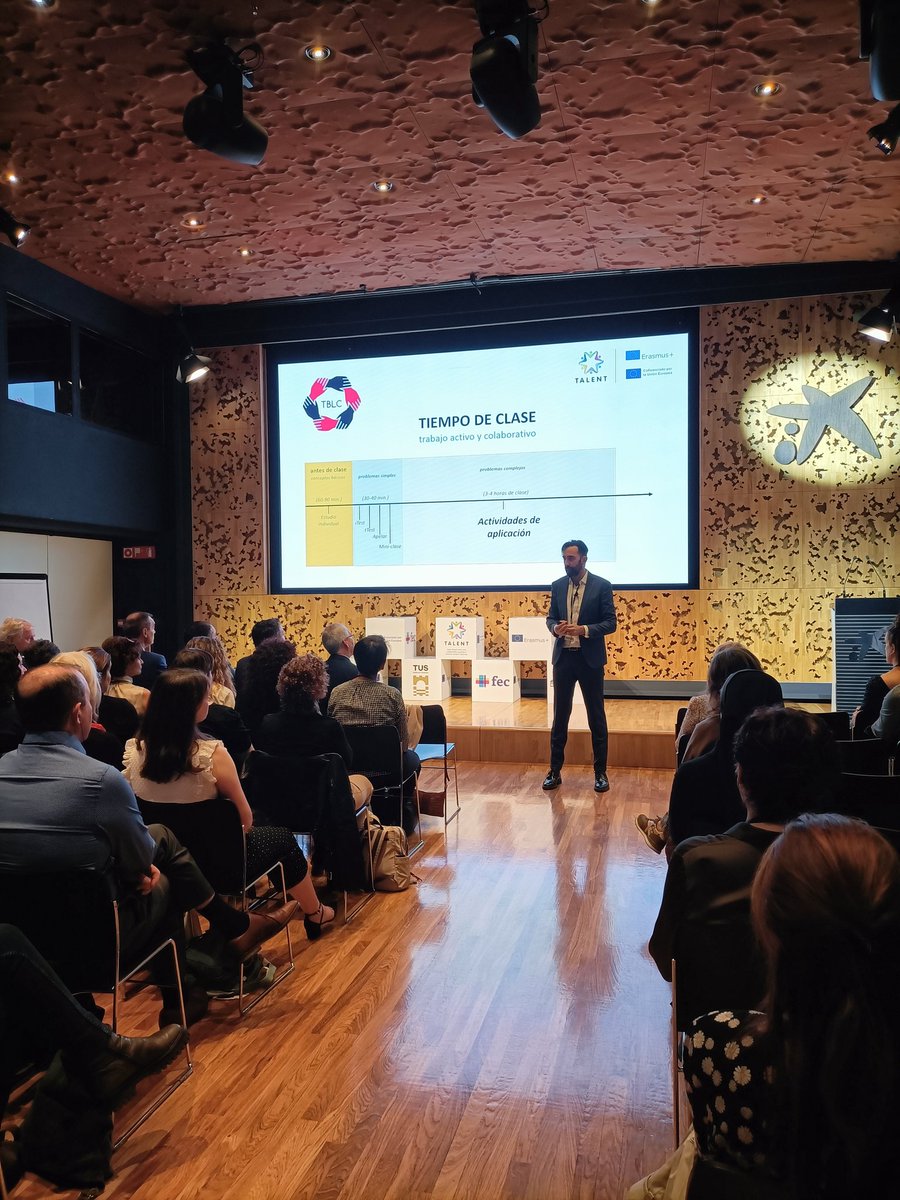 <a href="/osurmeneta/">Oscar Urmeneta</a> presenta la metodología TBL a los asistentes. 

#SomosFEC #InnovaciónEducativa  #Erasmus+