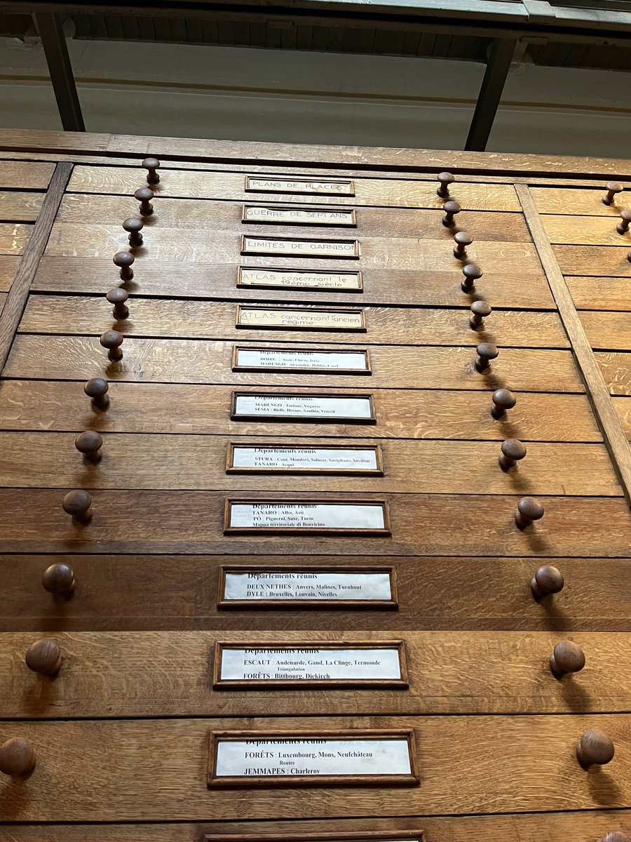 Que le service historique de la défense soit un des plus importants centres d’archives en France ne doit pas cesser d’interroger notre société. De ma visite à Vincennes avec les amis de <a href="/perlesdhistoire/">PERLES D’HISTOIRE</a>, je retiens l’original de la convention d’armistice du 11/11/1918! #mémoire