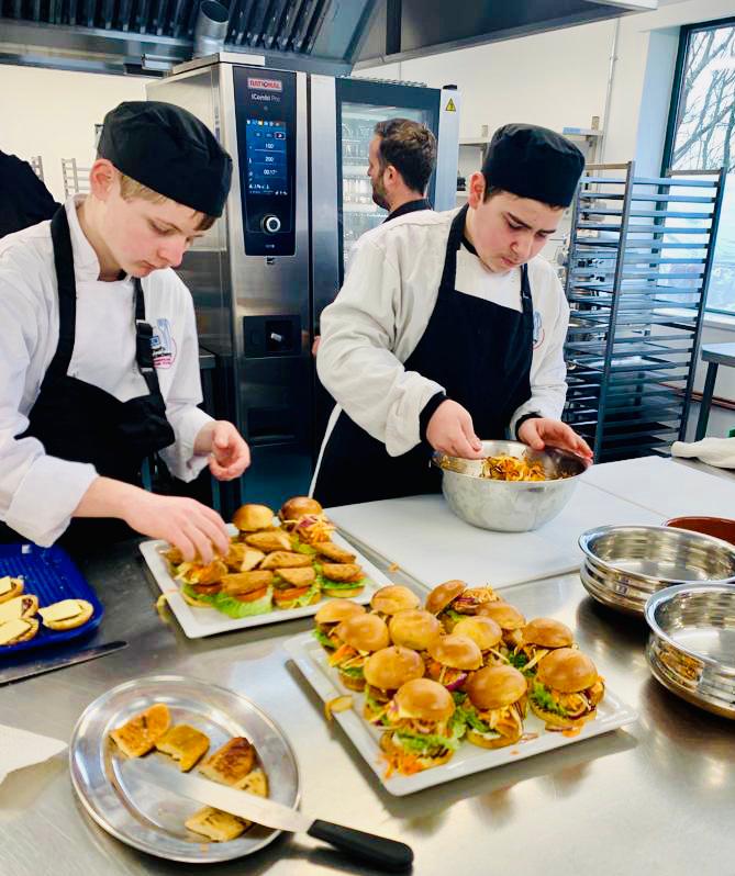 #internationalChefsDay.
WV Howe proudly supporting <a href="/BpoolCouncil/">Blackpool Council</a> 's Chefs Academy in 𝑷𝒓𝒆𝒑𝒂𝒓𝒊𝒏𝒈 𝒕𝒉𝒆 𝒇𝒖𝒕𝒖𝒓𝒆 for high school pupils who need alternative Education. Students gain skills and qualifications to our industry standard! 👏
@DerekWrightNW
<a href="/PSCMagazine/">Public Sector Catering</a>