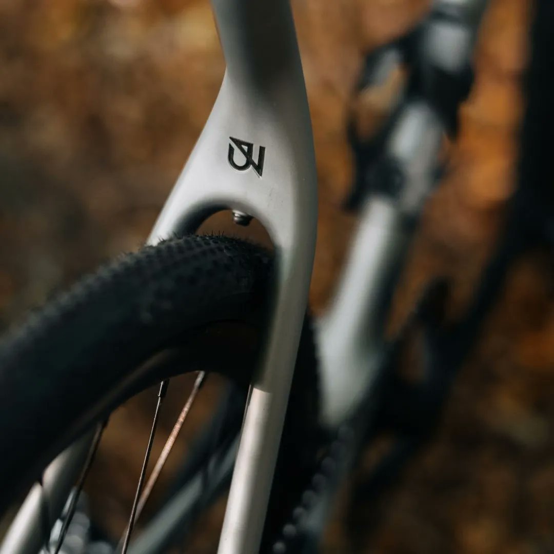 urwahnbikes's tweet photo. GRAVELTASTISCH IN DEN HERBST

Die Luft ist klar, die Herbstsonne auf deiner Seite - und deine Lust nach Graveln ist nicht zu bremsen? Na dann nix wie los und ab auf´s Waldwiesel mit dir.

Probefahrt buchen und ab in die Natur: https://t.co/rUdAtvBjX7 https://t.co/uB7Sm9iSAx