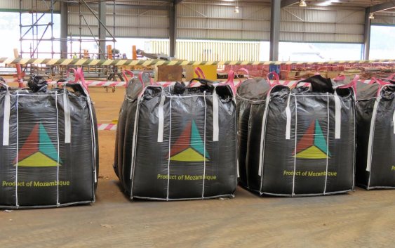 clubOmozambique's tweet image. Syrah Resources to expand U.S graphite plant after $220 mln grant 
buff.ly/3MJBhgu 
 #Graphite  #Lithium #GraphiteAnode #LithiumIonBatteries  #EV #batteries  #Mining #Mozambique #US  #USA