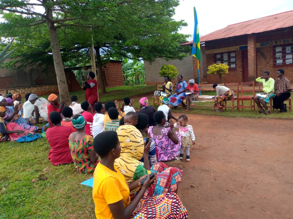 Tariki ya 19/10/2022 Umuryango <a href="/SEVOTAPeace1/">SEVOTA@Peace</a> ukomeje igikorwa cy'ubukangurambaga muri gahunda y'ukwezi kwahariwe Ubumwe n'ubudaheranwa hatangwa ibiganiro kuri "Ndi Umunyarwanda" mu matsinda yayo akorera mu mirenge ya Rukoma, Gacurabwenge <a href="/Kamonyi/">Kamonyi District</a> <a href="/Unity_MemoryRw/">Ministry of National Unity and Civic Engagement</a> <a href="/medicamondiale/">medica mondiale e.V.</a>