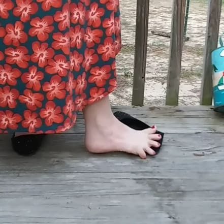 ShoeplayU's tweet photo. Sole Sister in her black flats giving us a little show. Full video available.#shoeplay https://t.co/3yo5M4gYg5