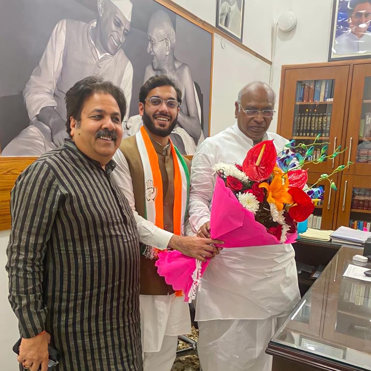 iam_chaitanyas's tweet image. गगरेट के विकास के लिए कांग्रेस पार्टी की सदस्यता ग्रहण की। 

आज हिमाचल प्रदेश कांग्रेस प्रभारी व राज्यसभा सांसद श्री @ShuklaRajiv जी, @INCHimachal की अध्यक्षा श्रीमती प्रतिभा वीरभद्र सिंह जी @virbhadrasingh और वरिष्ठ नेता व चंडीगढ़ के पूर्व सांसद श्री @pawanbansal_chd जी की