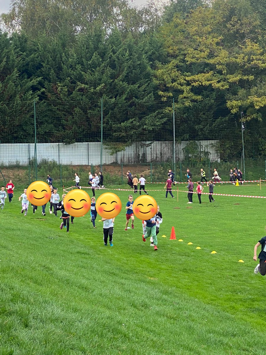 ecoleF_Buisson's tweet photo. APS: période1 qui s’achève avec la 🏃‍♀️🏃 de longue durée des cycles3 au @ClgHanotaux Encouragés par les pairs, des élèves heureux de leur progrès.Réussir à courir longtemps (10’/12’) sans s’arrêter après leur cycle d’apprentissage👏💪@DSDEN_Aisne @SingerVdeV 
@ODanoizel @tif02100 https://t.co/3lwpe4Vwdl