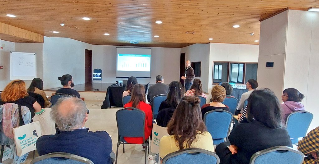 The 2nd day of the #PhDPlantsforLifeRetreat starts with the opening session with Nelson Saibo. 🍃🗣 Next, the students will present and discuss their work. Long day ahead 🙌