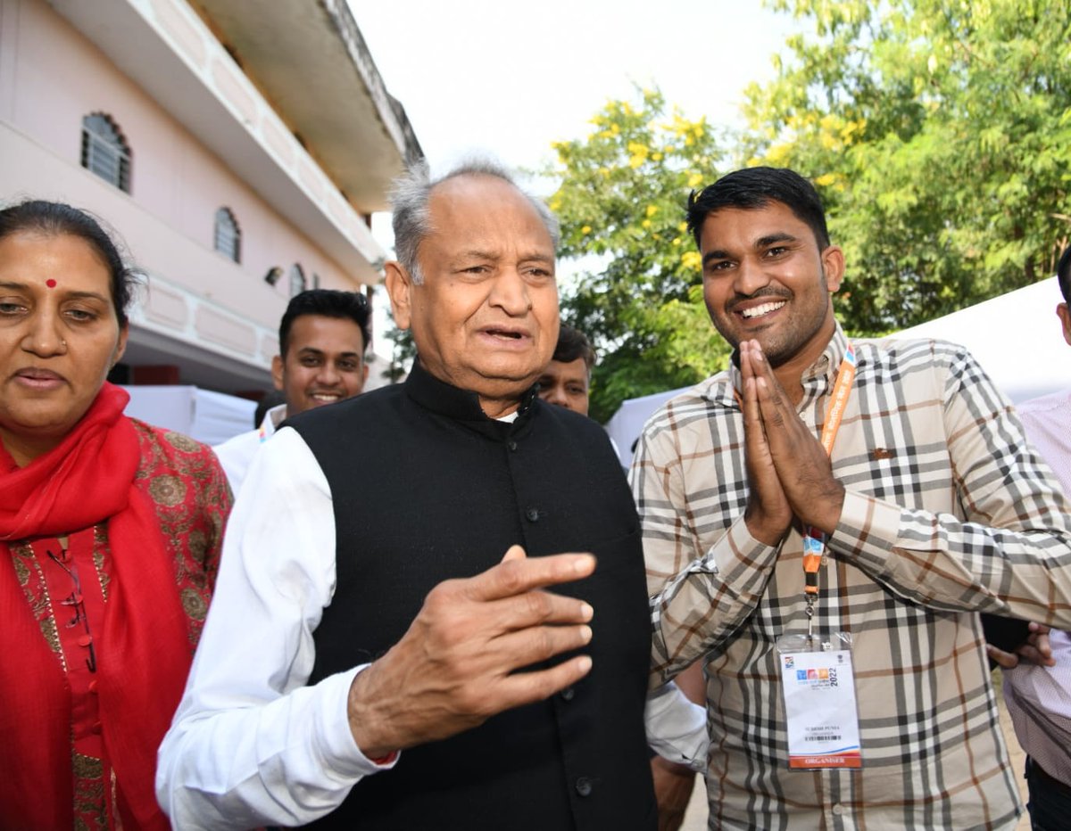 BhanwarPhulera's tweet photo. जन्मदिन की हार्दिक शुभकामनाएं @sureshpooniaINC जी 
@ashokgehlot51
@_lokeshsharma https://t.co/DIwRjmshAm