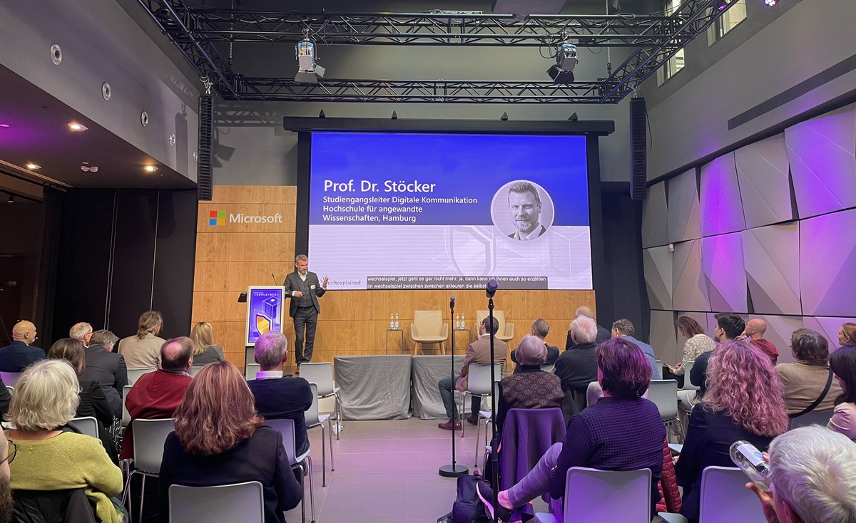 ahoi_matrosin's tweet photo. Sehr spannende Keynote von @ChrisStoecker zum Thema "Copy-Paste-Propaganda – Digitale Desinformation in Zeiten des Krieges" bei @MicrosoftBerlin. #MSFTExplained https://t.co/ancBKJmqxq