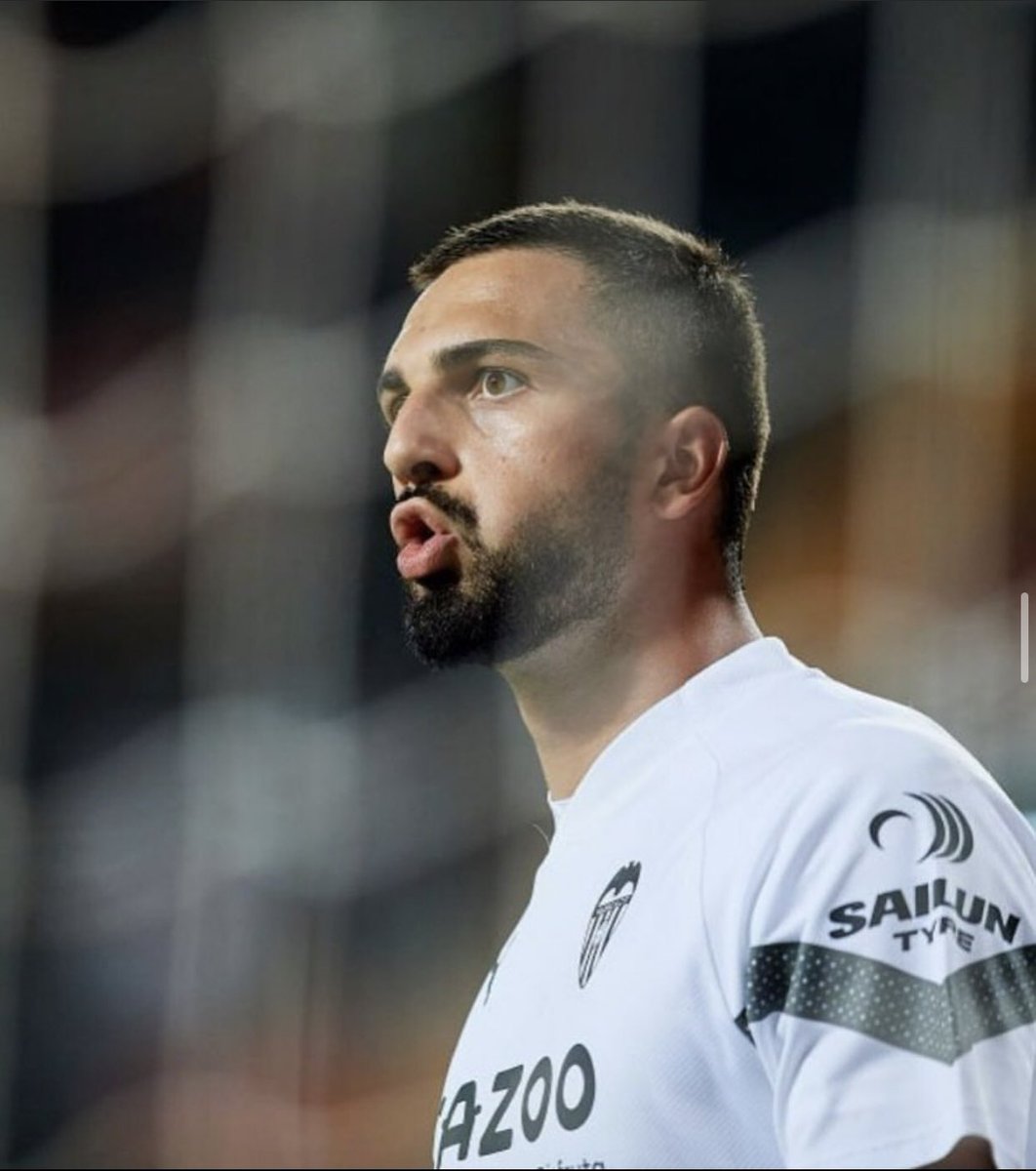 GeorgianFooty's tweet photo. 🆕According to @Gazzetta_it Giorgi Mamardashvili is eyed by @juventusfc 👀

The 22yo Georgian international recently signed a contract extension at @valenciacf until 2027, with a release clause of €100M

Upon extension, @AFCAjax offered Valencia €13M, but without any success❌ https://t.co/TyA3M4LcYM
